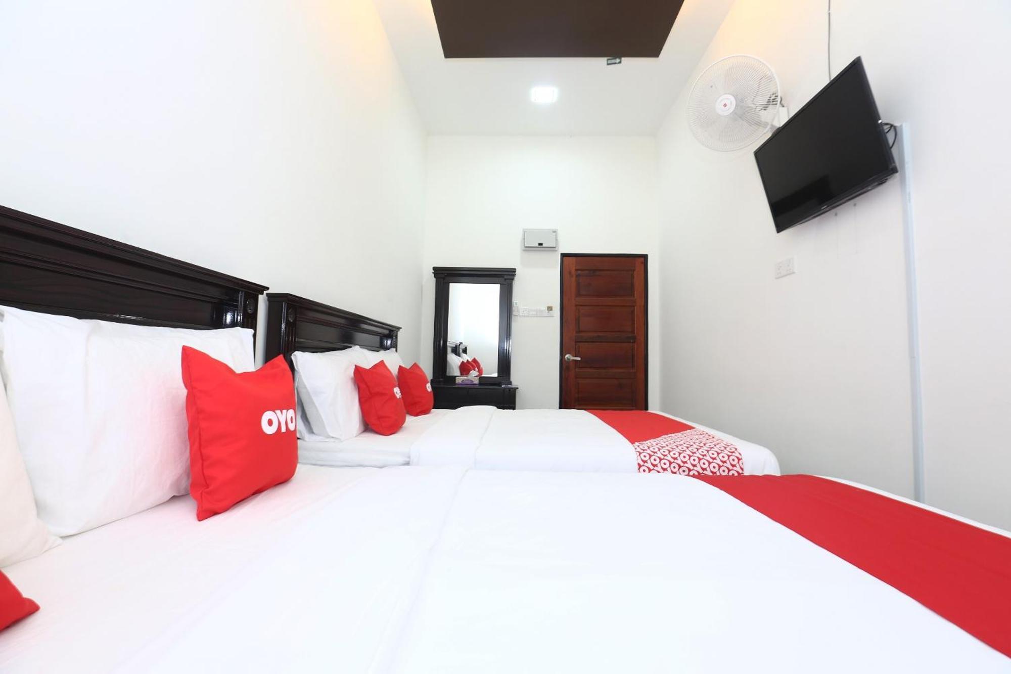 Super Oyo 89678 Ady Hotel 2*