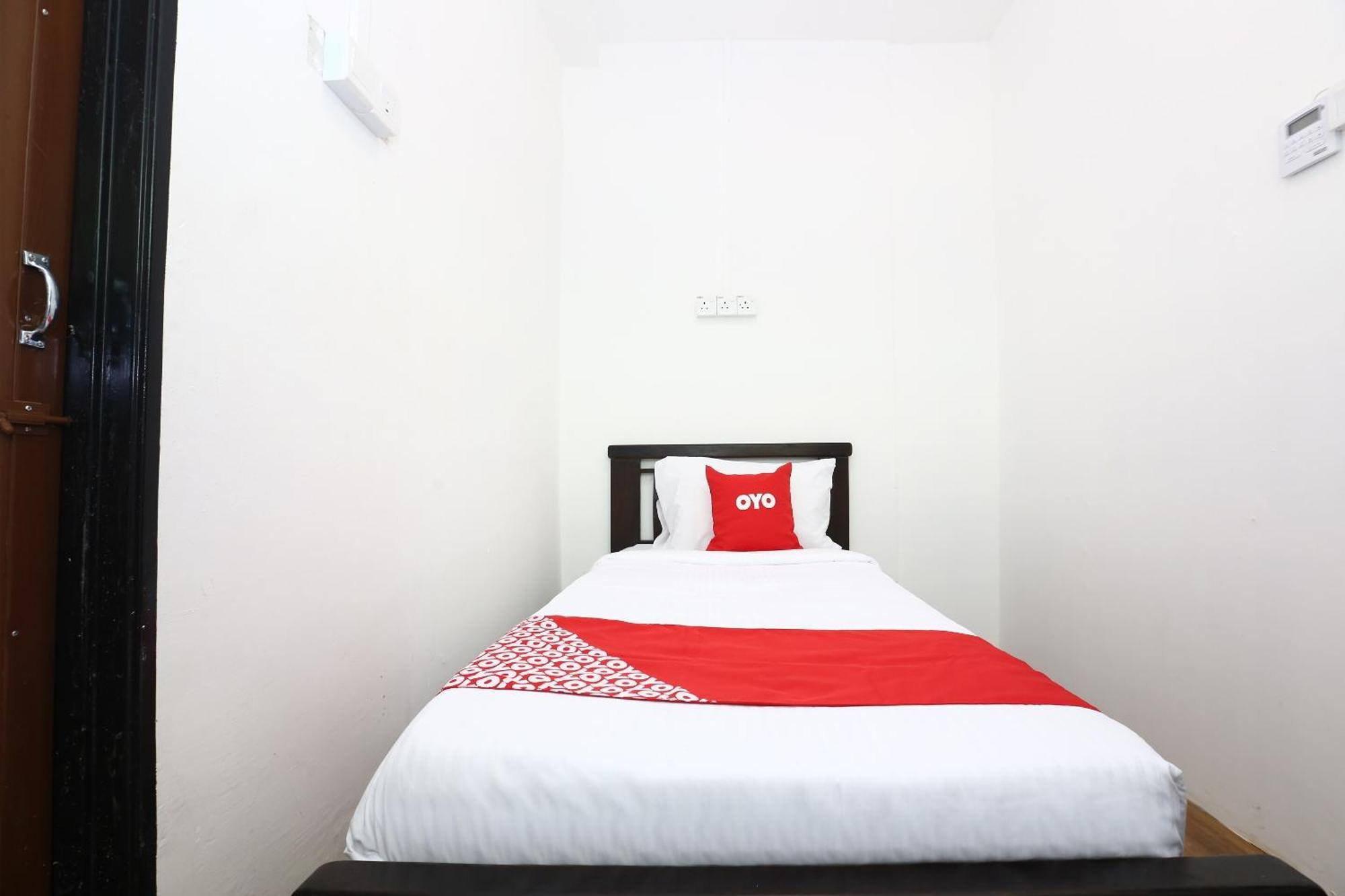 Super Oyo 89678 Ady Hotel