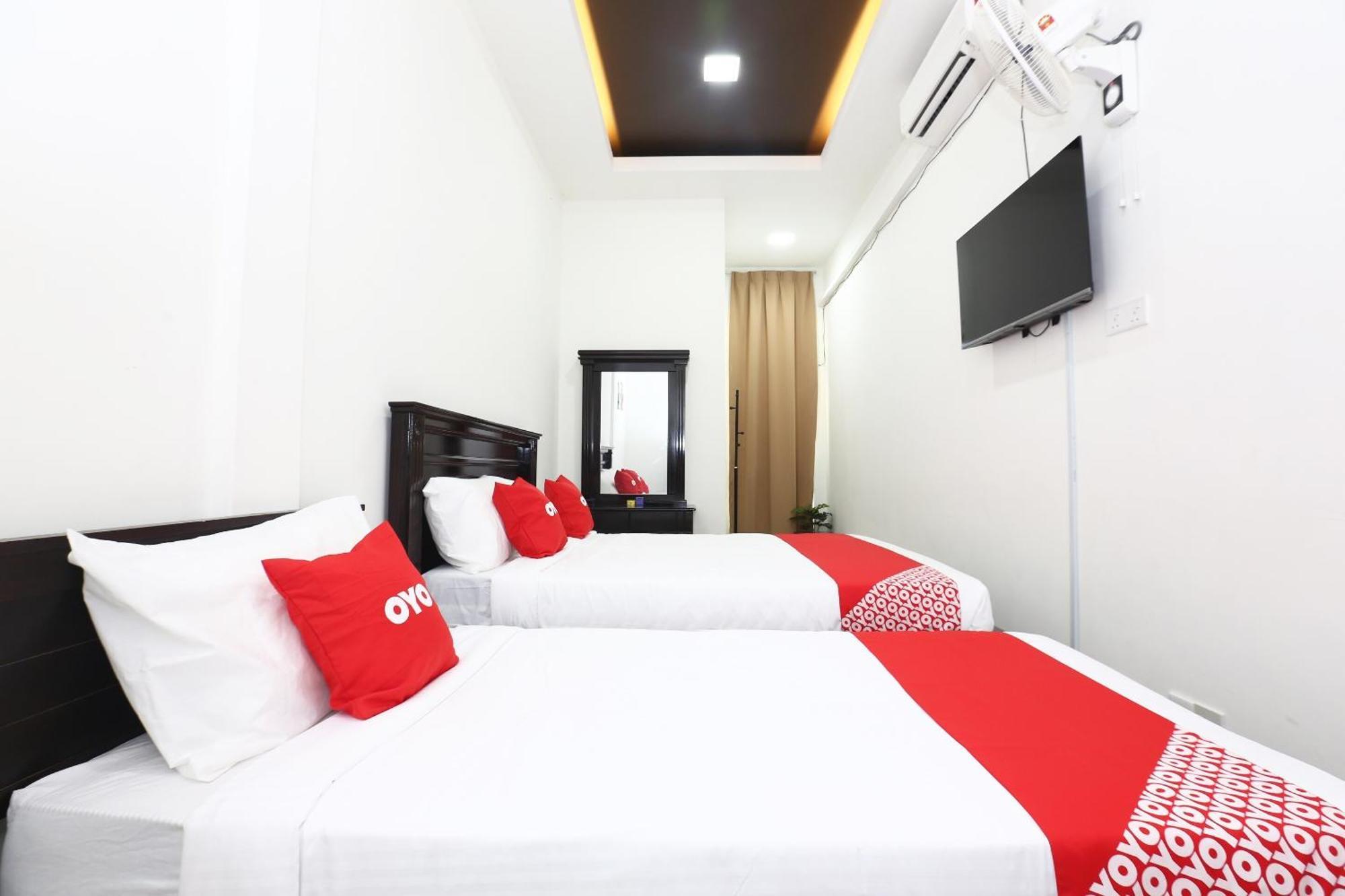 Super Oyo 89678 Ady Hotel 2*