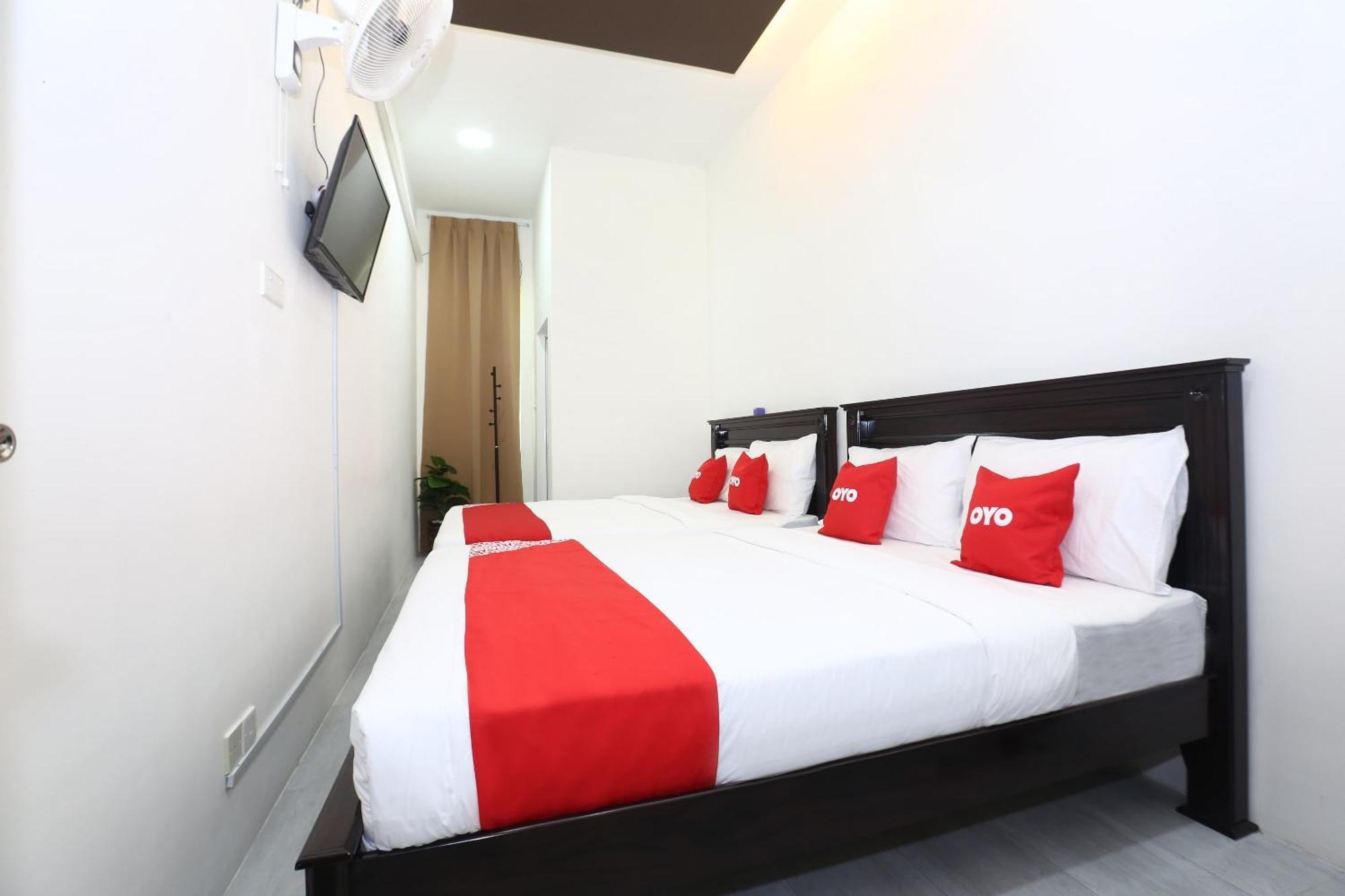 Hotel Super Oyo 89678 Ady 2*