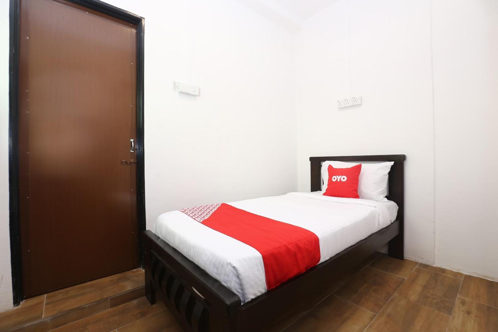 Super Oyo 89678 Ady Hotel 2*